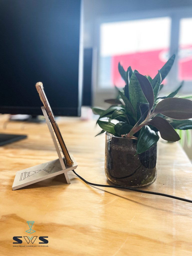 support de téléphone en céramique conçu avec une machine de découpe waterjet